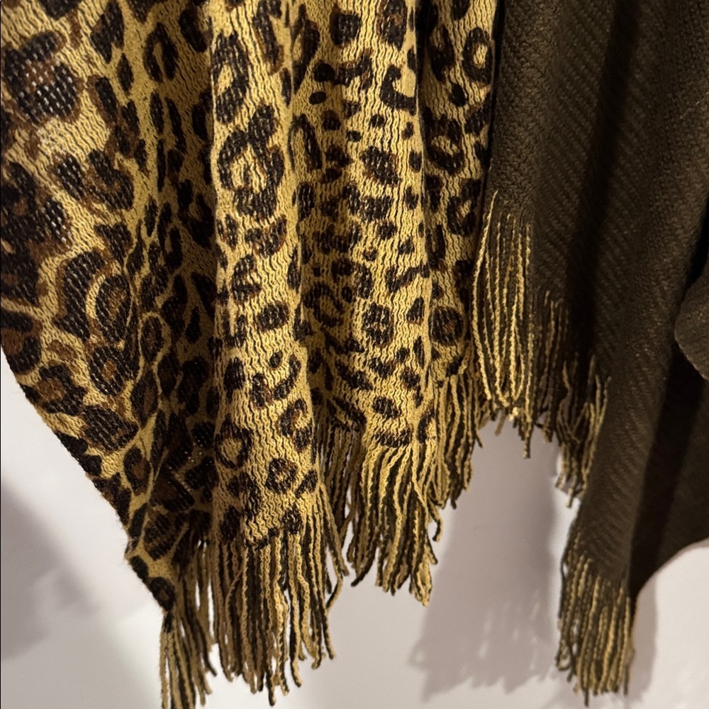 Leopard Print Shawl - Picture 3 of 8